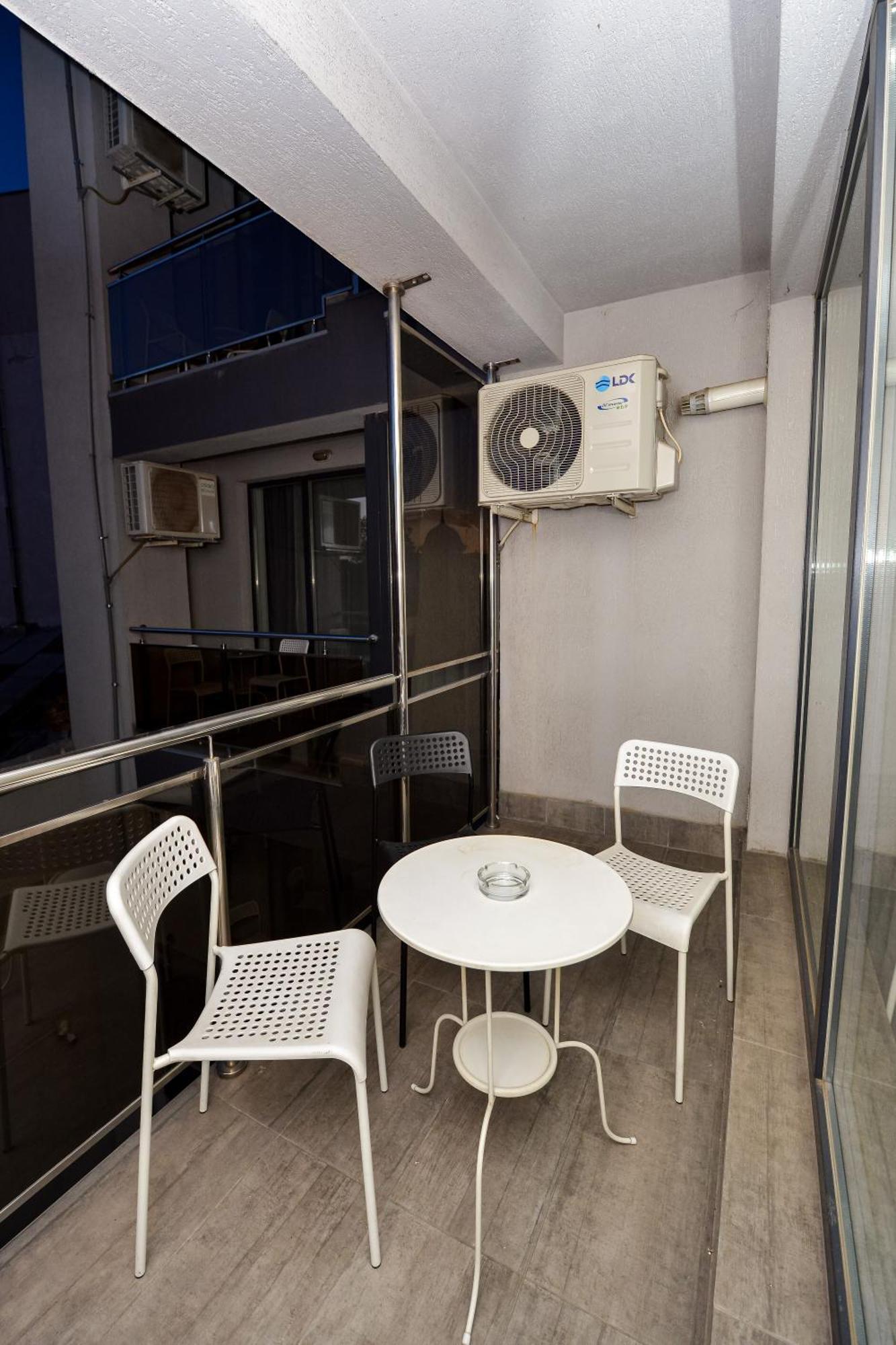 City Center Suite With Terrace Bucarest Exterior foto